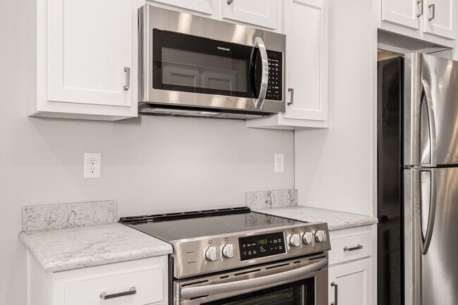 Building Photo - 806 Longfield Ave