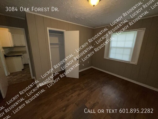 Building Photo - 3084 Oak Forest Dr