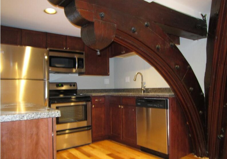 Building Photo - 27 Bow St