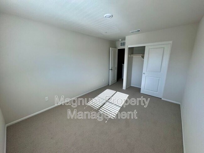 Building Photo - 36330 Albus Ave