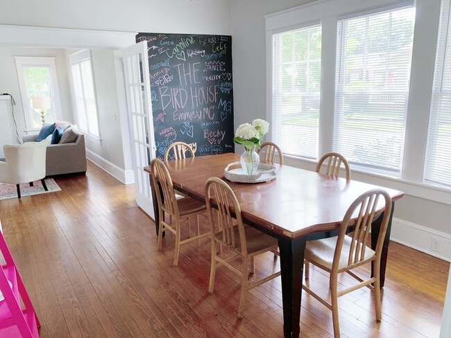 Building Photo - Beautiful 2 Bedroom home one block from ECU!