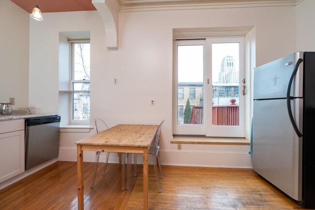 Building Photo - 279.5 Hudson Ave