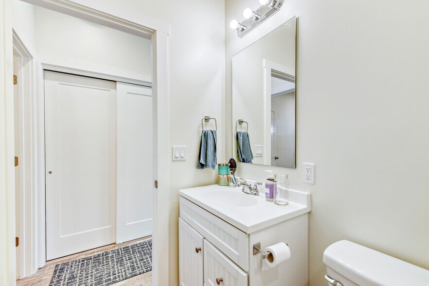 Building Photo - 196 S Caribou St