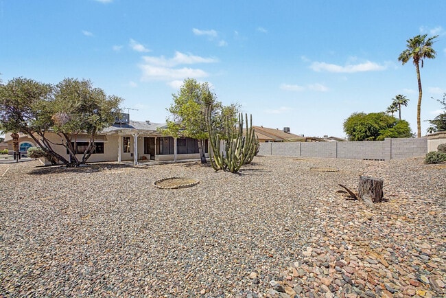 Building Photo - 14222 W Yosemite Dr