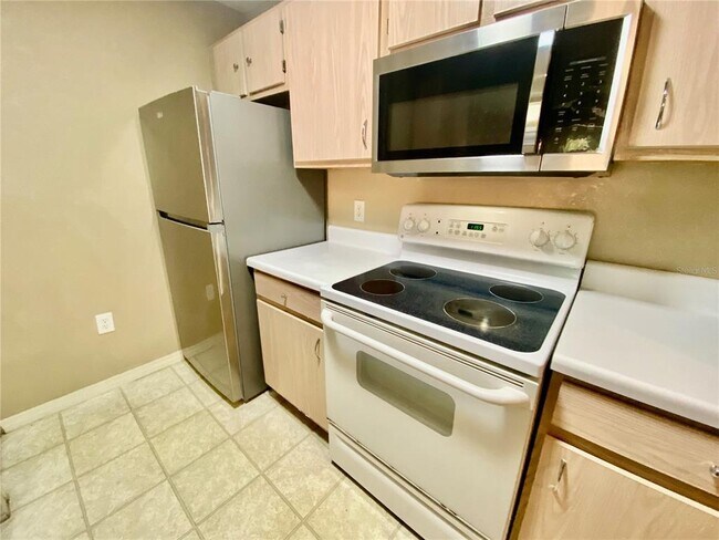 Building Photo - 5451 Vineland Rd