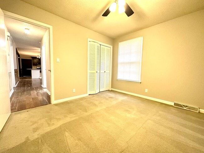 Building Photo - 28 Leonard Dr