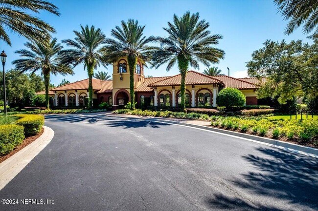 Building Photo - 215 Richmond Dr