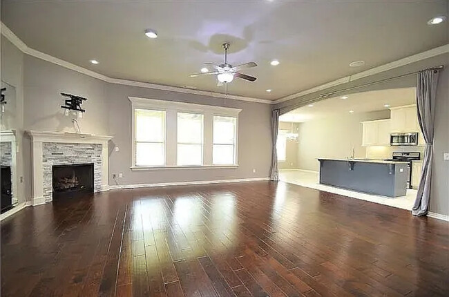 Building Photo - 2901 SW Briar Creek Ave