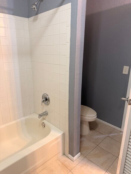 Building Photo - 7723 Sugar Bend Dr