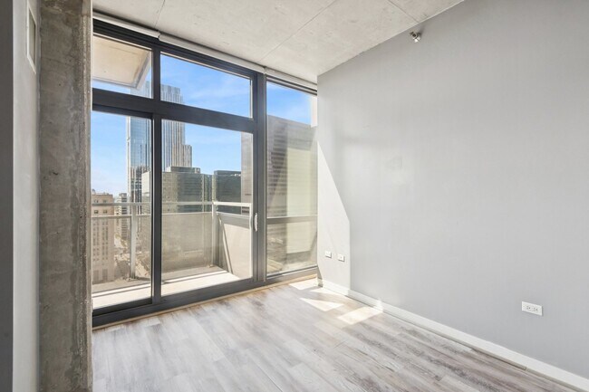 Building Photo - 235 W Van Buren St