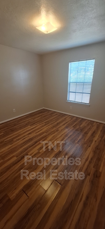 Building Photo - 2805 Sprucewood St