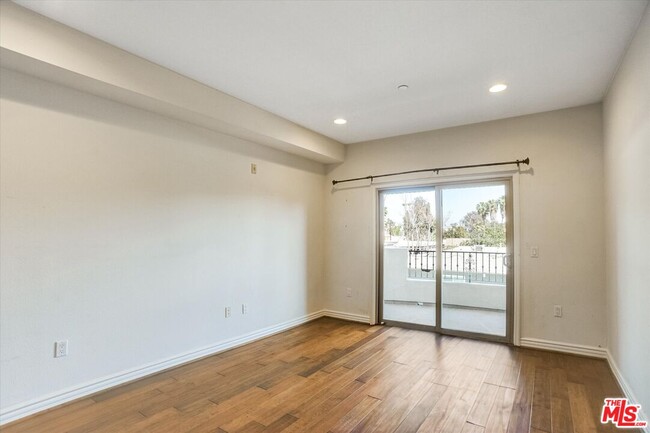 Building Photo - 1410 N Curson Ave