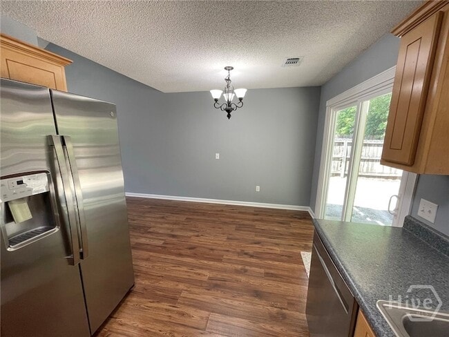 Building Photo - 119 Mustang Dr