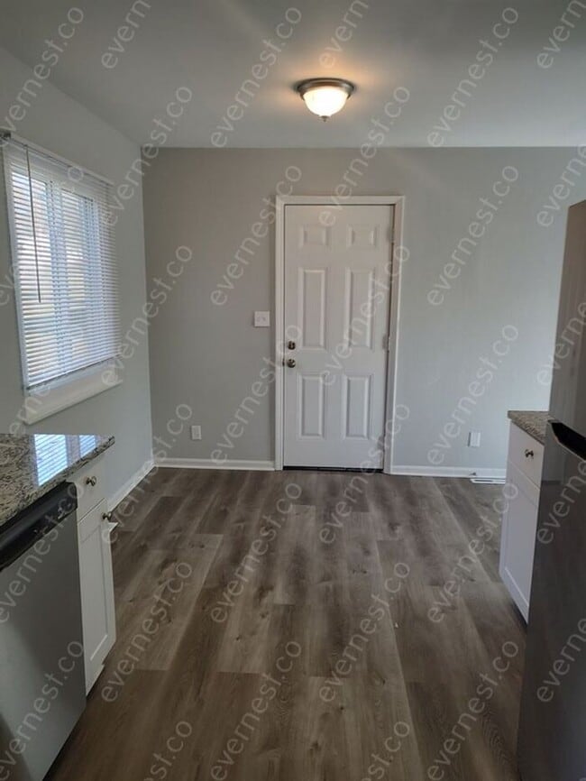 Building Photo - Charming 3-Bedroom Home with Fenced Yard a...