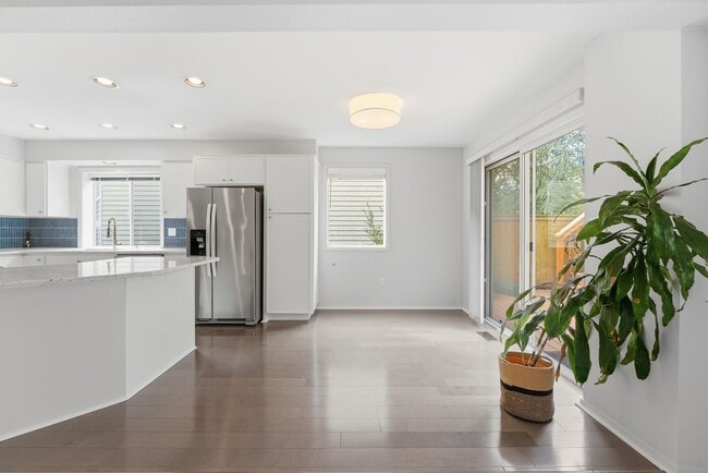 Building Photo - The Entertainer’s Dream