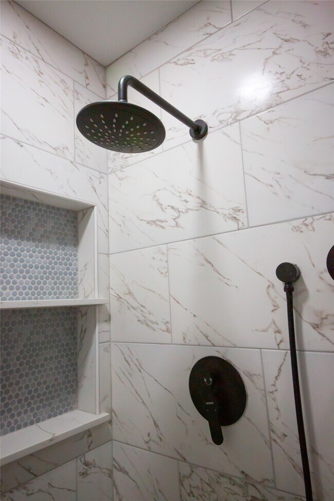 Building Photo - 1011 Twinbrooke Dr