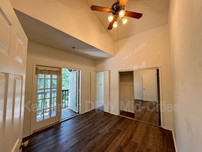 Building Photo - 4800 W Lovers Ln