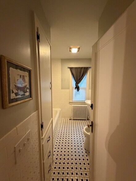 Building Photo - 860 Migeon Ave