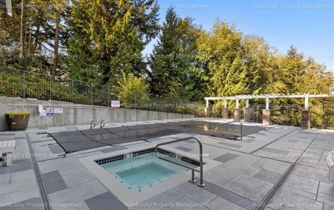 Building Photo - Spacious Cambria Hills Condo – Vaulted Cei...
