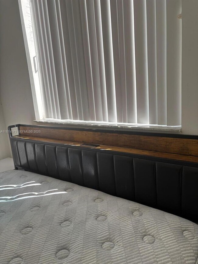 Building Photo - 18800 NE 29th Ave