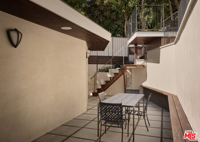 Building Photo - 8593 Hollywood Blvd