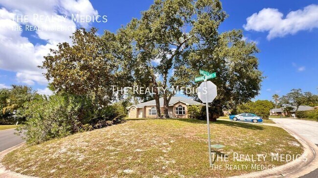 Building Photo - 23 Winding Woods Trail