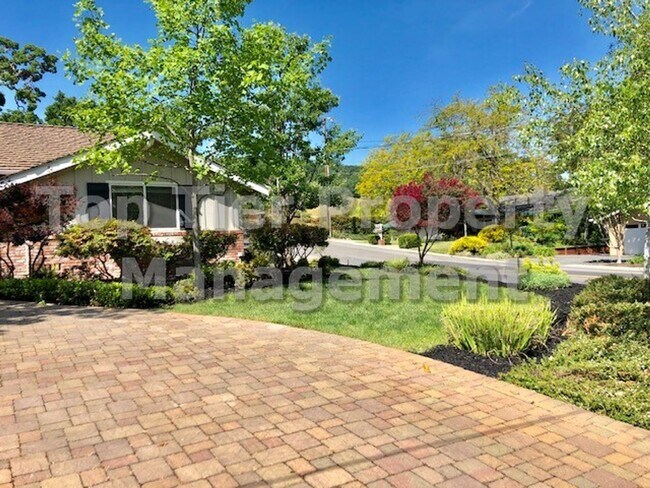 Building Photo - Very nice 4 Bed/3 Bath/2,145 Sqft House in West Danville available 6/15 for Lease!