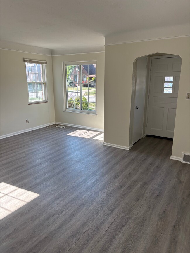 Building Photo - 1211 Tuxedo Ave