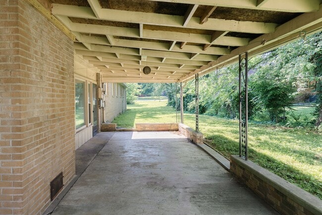 Building Photo - 400 Nice Dr
