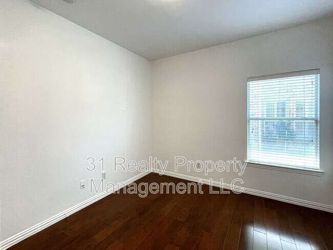 Building Photo - 4400 Avebury Dr