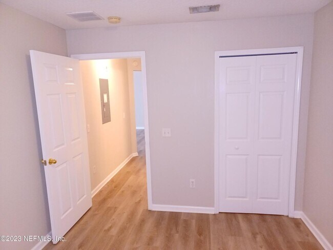 Building Photo - 2 BR 2 BA Condo COMING SOON!