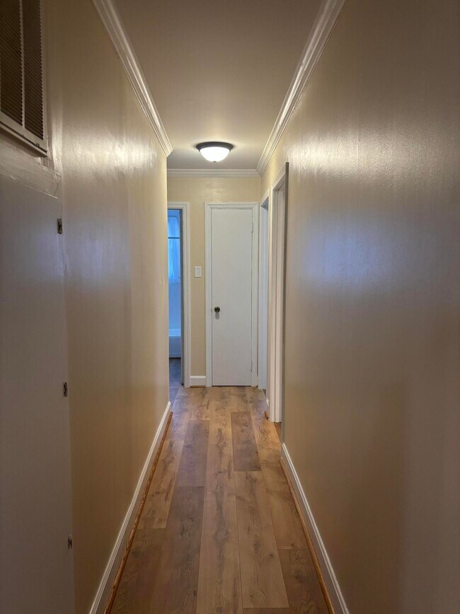 Building Photo - 855 Whatley St