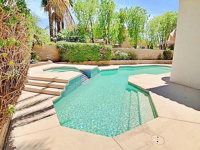 Building Photo - 78875 Aurora Way