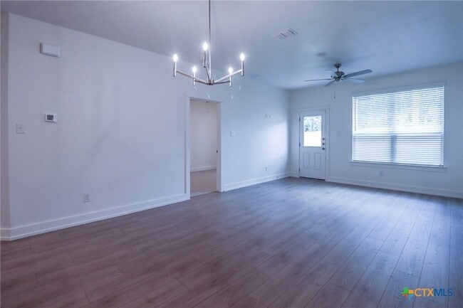 Building Photo - 618 Campus St