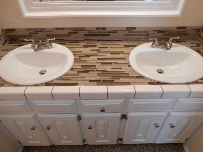 Building Photo - "Charming 3-Bedroom Haven with Cozy Fireplace on Emory Street in Lubbock!"