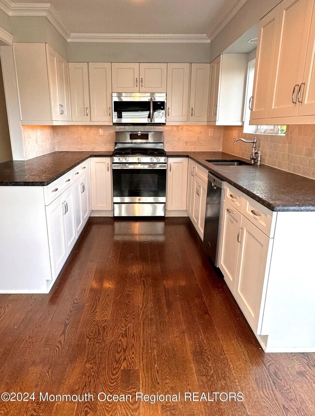 Building Photo - 65 E River Rd