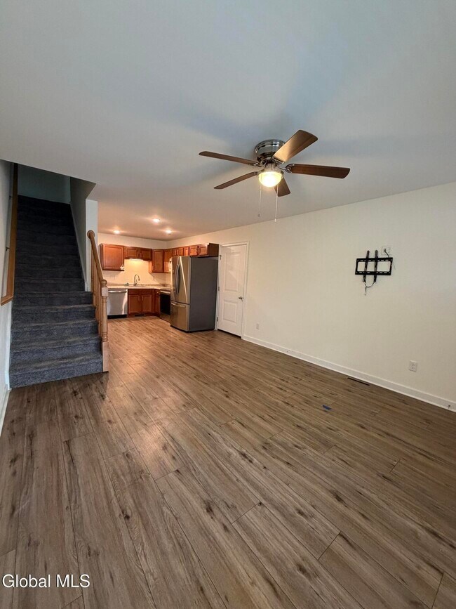 Building Photo - 36 Vly Rd