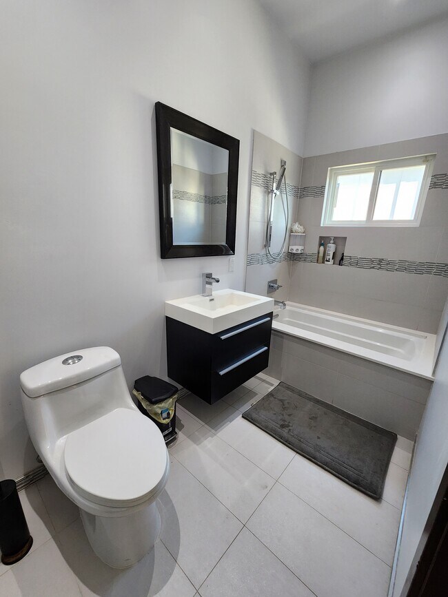 1st room bathroom - 4440 Katherine Ave