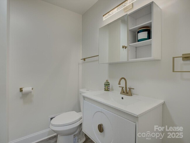 Building Photo - 6219 Colchester Pl