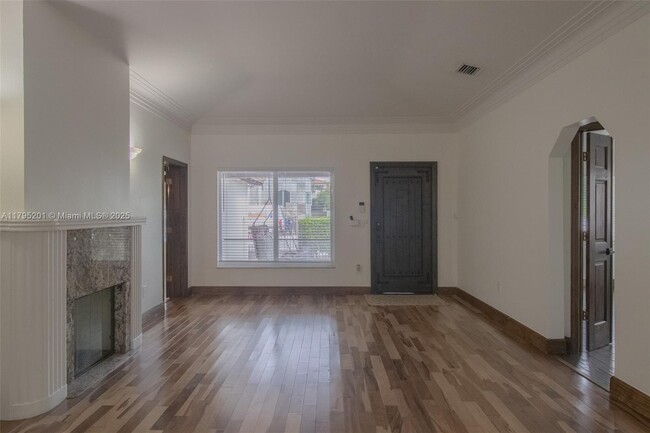Building Photo - 3722 Royal Palm Ave
