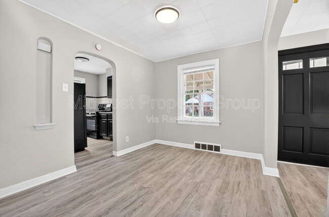 Building Photo - 222 Henquin Dr