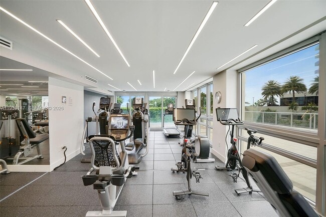 Building Photo - 1541 Brickell Ave