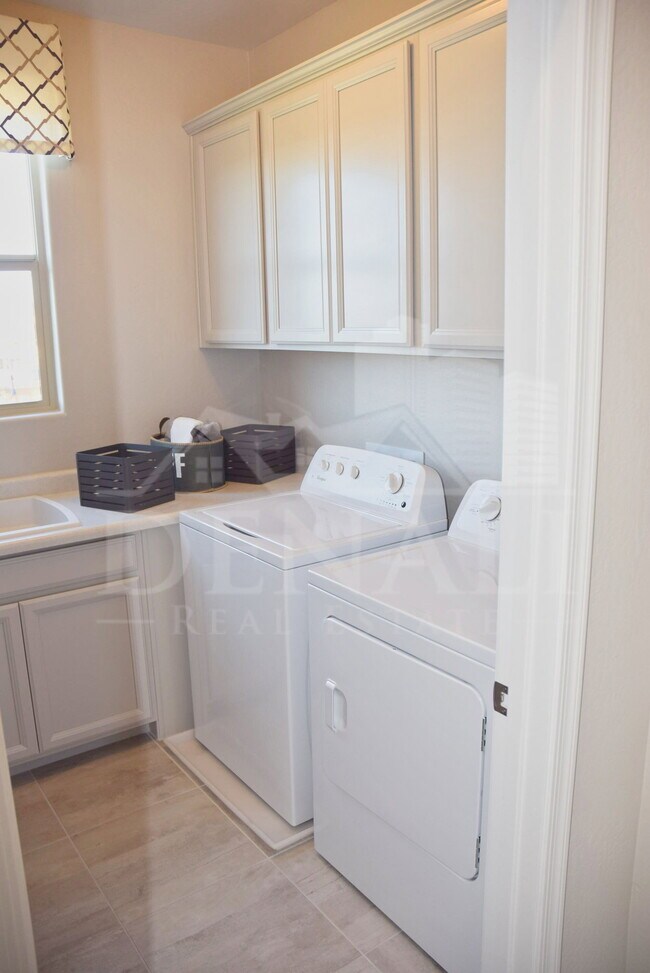 Building Photo - 8547 E Osage Ave