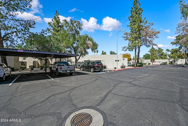 Building Photo - 612 S Allred Dr