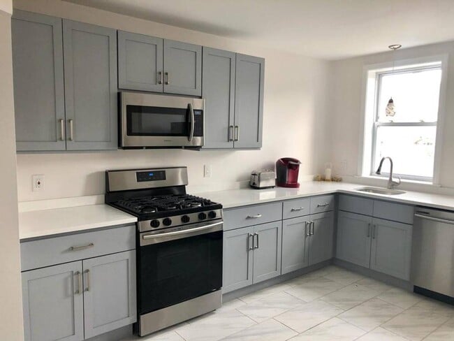 Building Photo - 18 Dudley St