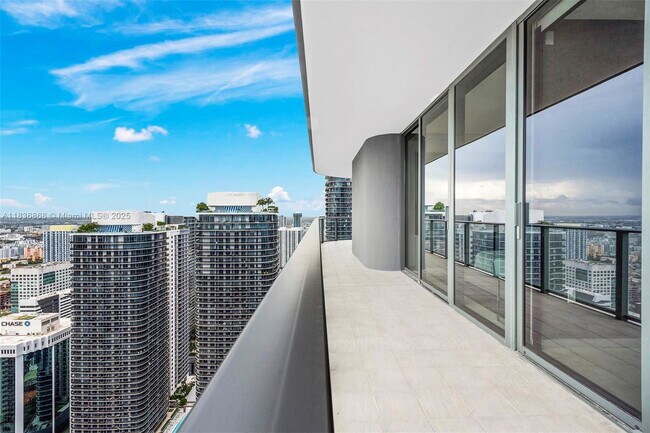 Building Photo - 1000 Brickell Plaza