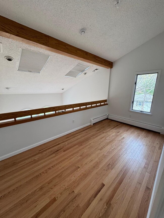 Building Photo - 20 Pearce Dr