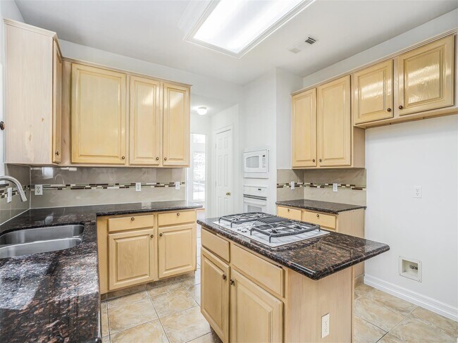 Building Photo - 1827 Senca Springs Ct