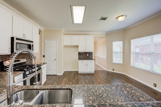 Building Photo - 18818 Woodbreeze Dr