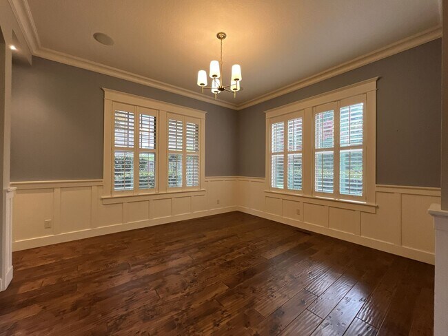 Building Photo - Luxury 5 Bedroom Home with Soaking Tub, Chef’s Kitchen & Expansive Primary Suite